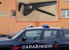 Adrano. Violenta lite in strada. Automobilista colpito alla testa: denunciato dai carabinieri un 20enne