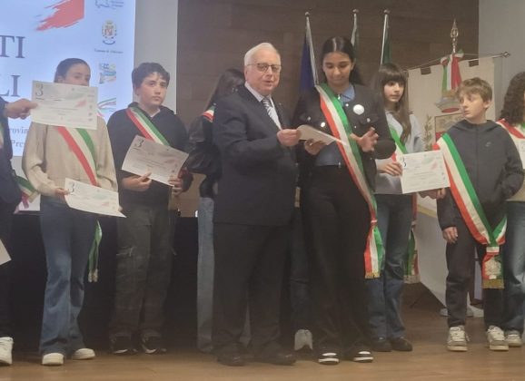 Adrano. Il sindaco metropolitano dei ragazzi e una delegazione dell’Ic “Giuffrida-La Mela” in Lombardia per il raduno nazionale dei Consigli comunali dei ragazzi