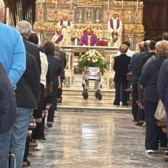 Adrano. Folla commossa in chiesa Madre per l’addio alla prof.ssa Maria Gitto