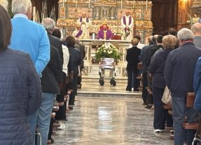 Adrano. Folla commossa in chiesa Madre per l’addio alla prof.ssa Maria Gitto