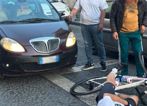 Adrano. Incidente stradale in corso Garibaldi. Ferito ciclista
