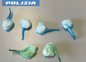 S. M. di Licodia. Trovato con sei involucri di cocaina. Arrestato dalla Polizia 21enne biancavillese
