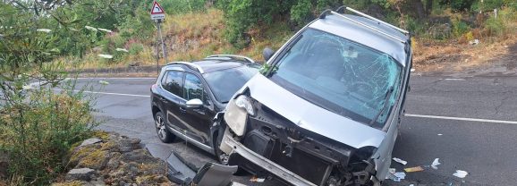 Ragalna. Impatto tra due autovetture. Feriti i conducenti