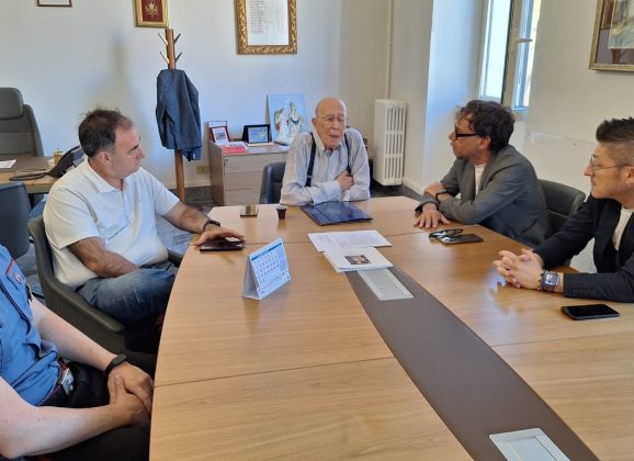Bronte. Il neo sindaco Gullotta in municipio per incontrare Firrarello