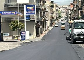 Adrano. In via Della Regione nuovo manto stradale a conclusione dei lavori di rifacimento della rete fognaria