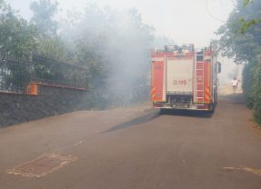 L’incendio di Ragalna di c.da Difesa. La famiglia Magrì: “Grazie ai pompieri di Adrano, Maletto e Siracusa che con coraggio hanno salvato le nostre case”