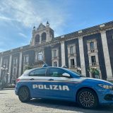 Catania, armato di cocci di vetro in via Etnea molesta i passanti. Fermato e denunciato dalla Polizia di Stato