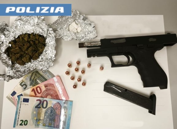 Catania, fermato dai polizziotti tira fuori una pistola: disarmato e arrestato dalla polizia. L’uomo aveva anche cocaina e marijuana.