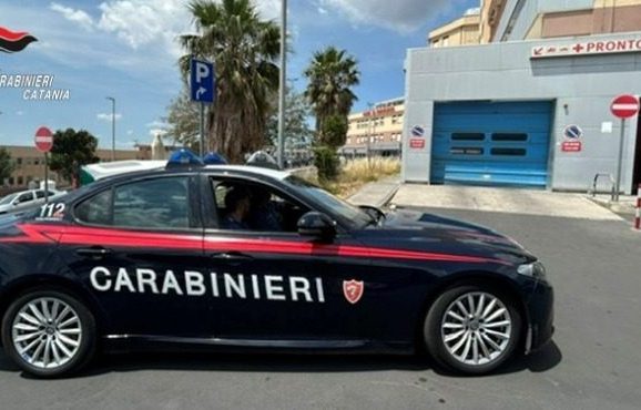 Biancavilla. L’intervento tempestivo dei Carabinieri salva un 33enne: decisiva la prontezza dei militari della Stazione di Adrano.