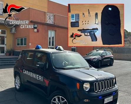 Adrano. Armi, droga e grimaldelli in casa: i Carabinieri arrestano un giovane
