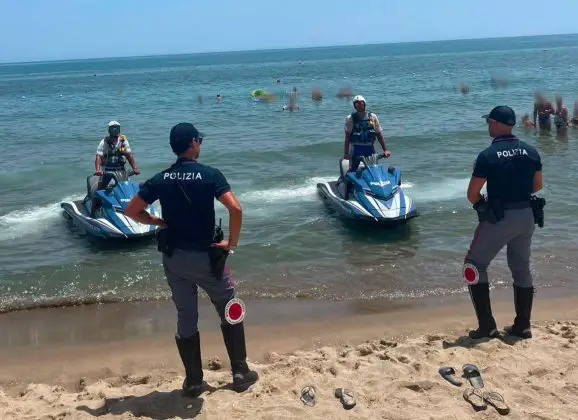 Pattugliamento delle “volanti del mare” della polizia di stato nei giorni clou dell’ estate: sanzioni per3.000 euro