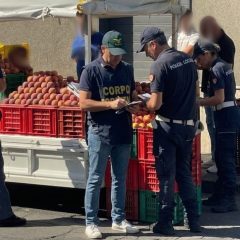 L’ operazione antiabusivismo della polizia di stato nel territorio di Adrano: sequestrati 320 KG di prodotti e sanzionati 2 ambulanti per 12.000 euro