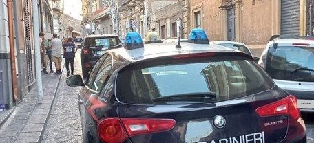 S. M. di Licodia. Cade da una scala durante i lavori in un edificio. I carabinieri denunciano il proprietario