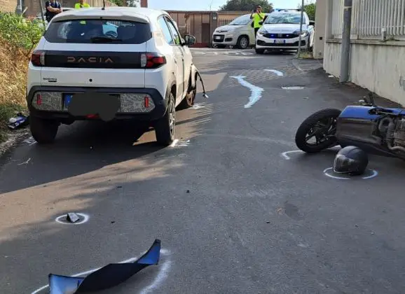 Motta Sant’Anastasia. Impatto auto-moto. Un ferito non grave