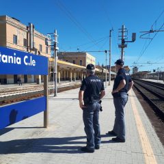 Stazione centrale di Catania: aggredisce un agente e viene arrestato dalla polizia di stato.