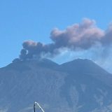 Etna. Nuova emissione di cenere. Nube eruttiva alta 4 chilometri