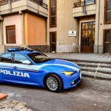 Forza la saracinesca per rubare in un garage: individuato ventenne di Adrano dalla Polizia di Stato