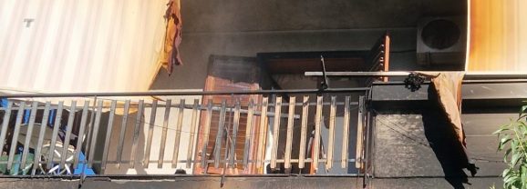 Aci Catena. Intervento dei vigili del fuoco per un incendio in una palazzina. Soccorse due persone