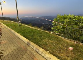 Adrano. Notte di ansia. Ragazza salvata dai pompieri dopo un volo di 30 metri con il suo veicolo in via De Filippo