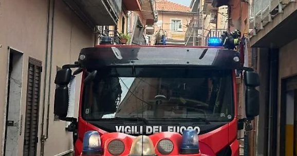 Biancavilla. Pauroso incendio in un’abitazione di via Marsala